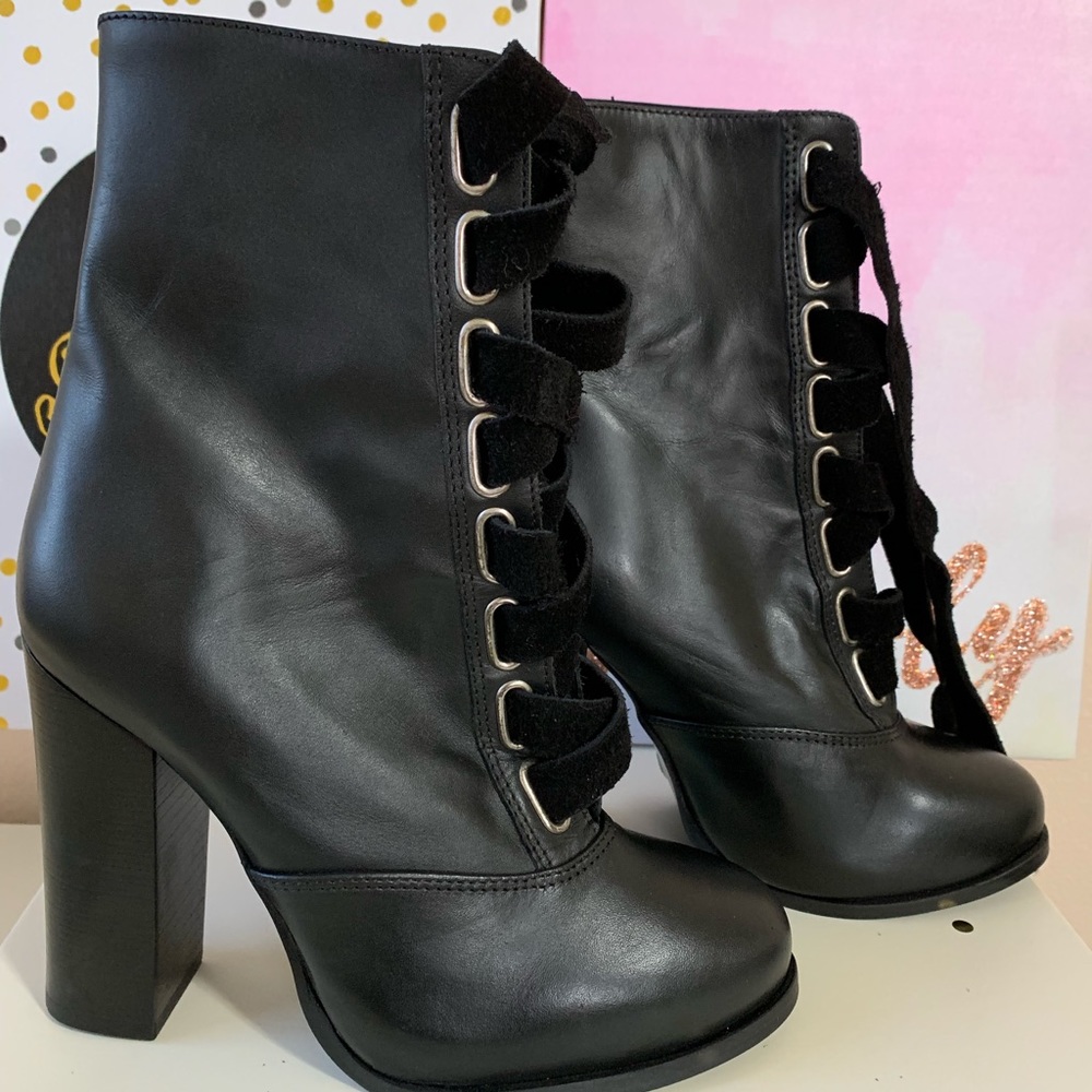 Brand New Nasty Gal Lace-Up booties ( Black)